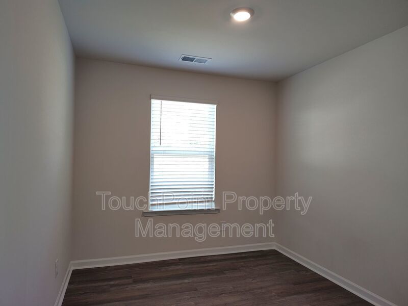 Beautiful, end-unit, townhome located in the Mallard Creek Towns Community in Charlotte! property image