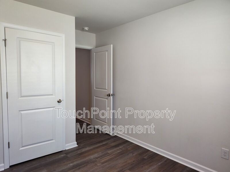 Beautiful, end-unit, townhome located in the Mallard Creek Towns Community in Charlotte! property image