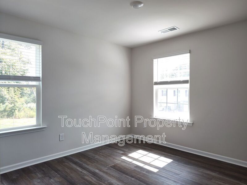 Beautiful, end-unit, townhome located in the Mallard Creek Towns Community in Charlotte! property image