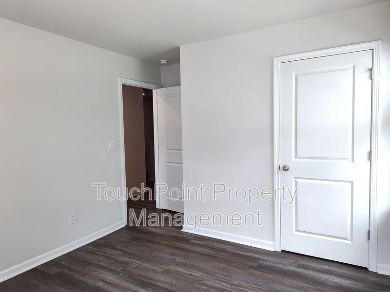 Beautiful, end-unit, townhome located in the Mallard Creek Towns Community in Charlotte! property image