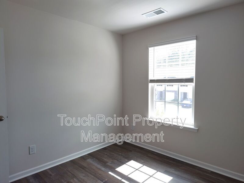 Beautiful, end-unit, townhome located in the Mallard Creek Towns Community in Charlotte! property image