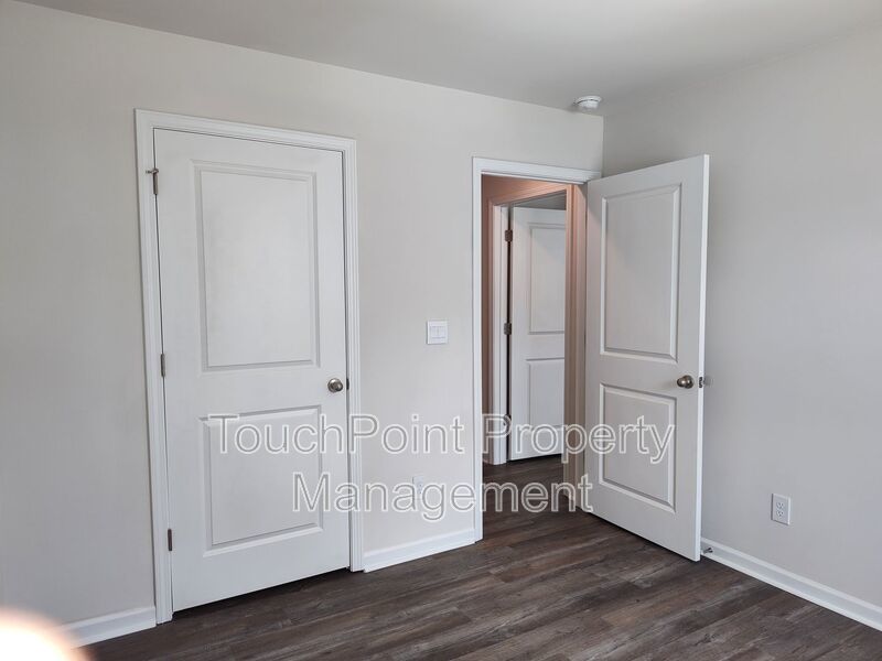 Beautiful, end-unit, townhome located in the Mallard Creek Towns Community in Charlotte! property image