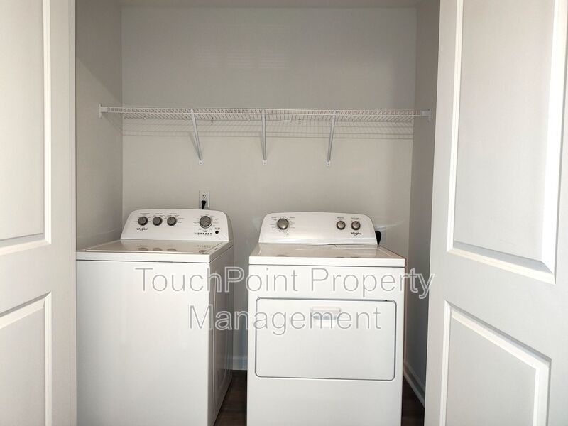 Beautiful, end-unit, townhome located in the Mallard Creek Towns Community in Charlotte! property image