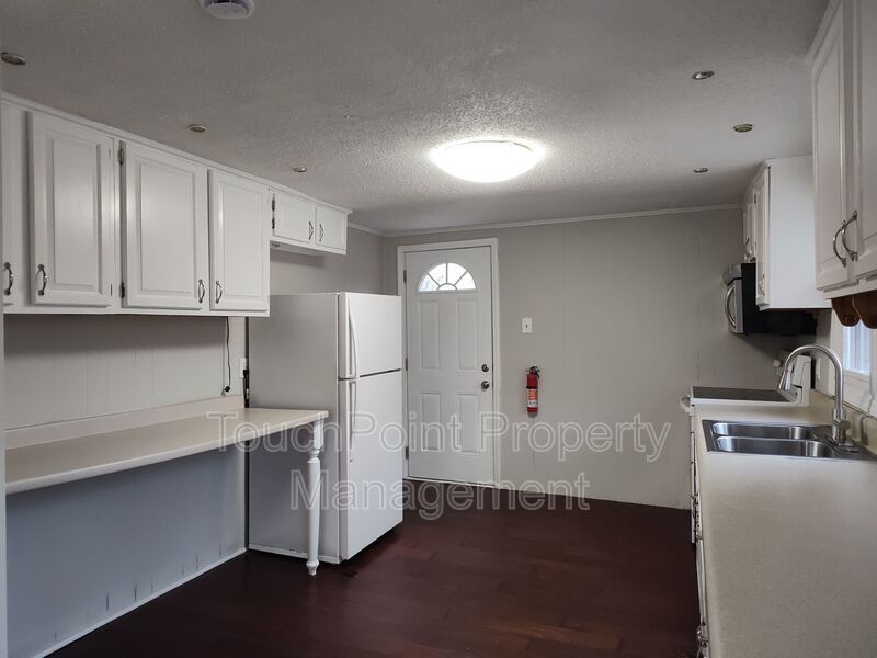 Move-in Ready duplex located in The Rockwell Park Community! property image