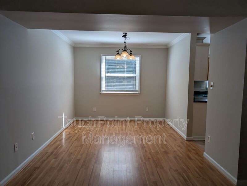 Cozy 2 story, 5 bedroom, 3.5 bathroom home located in Shadow Lakes! property image