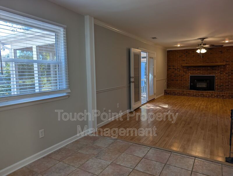 Cozy 2 story, 5 bedroom, 3.5 bathroom home located in Shadow Lakes! property image