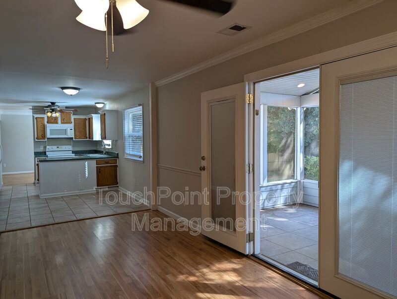 Cozy 2 story, 5 bedroom, 3.5 bathroom home located in Shadow Lakes! property image