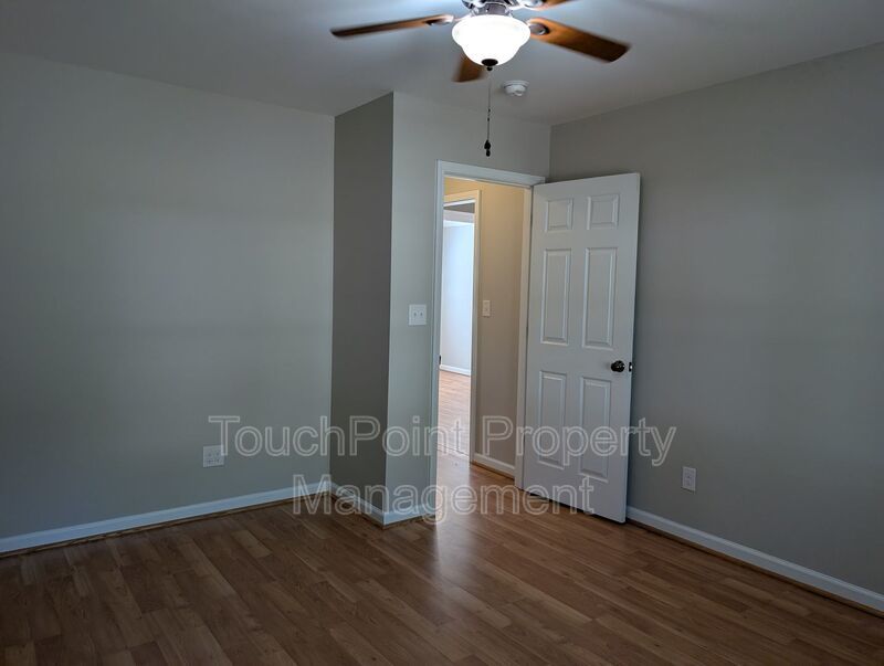 Cozy 2 story, 5 bedroom, 3.5 bathroom home located in Shadow Lakes! property image