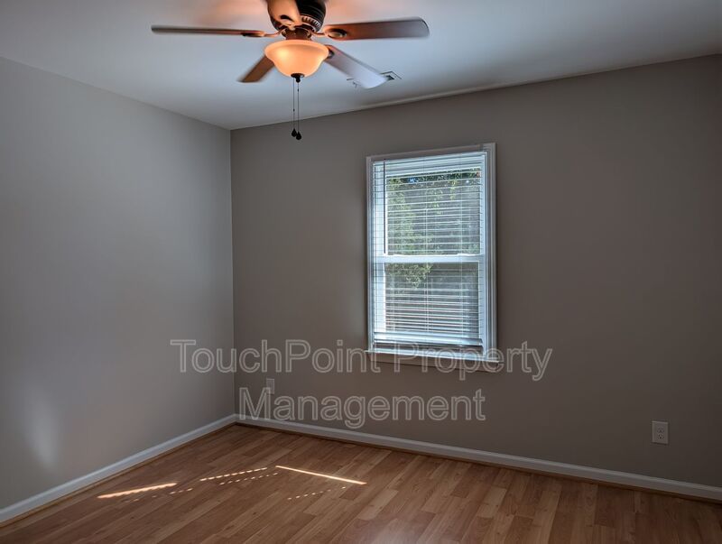 Cozy 2 story, 5 bedroom, 3.5 bathroom home located in Shadow Lakes! property image