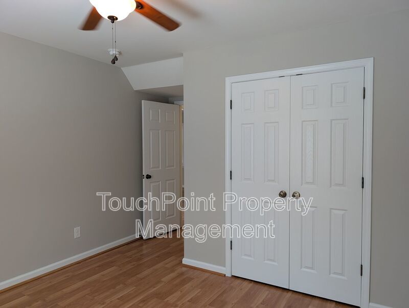 Cozy 2 story, 5 bedroom, 3.5 bathroom home located in Shadow Lakes! property image