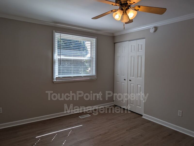 Cozy 2 story, 5 bedroom, 3.5 bathroom home located in Shadow Lakes! property image