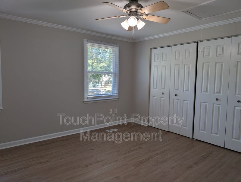 Cozy 2 story, 5 bedroom, 3.5 bathroom home located in Shadow Lakes! property image