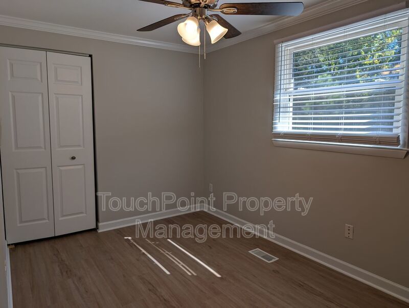 Cozy 2 story, 5 bedroom, 3.5 bathroom home located in Shadow Lakes! property image