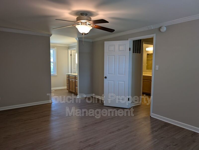 Cozy 2 story, 5 bedroom, 3.5 bathroom home located in Shadow Lakes! property image