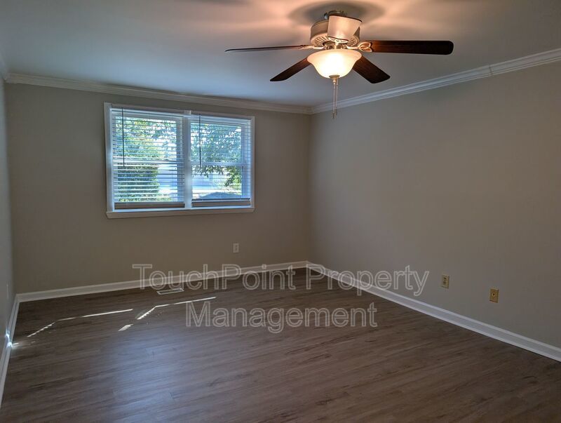 Cozy 2 story, 5 bedroom, 3.5 bathroom home located in Shadow Lakes! property image