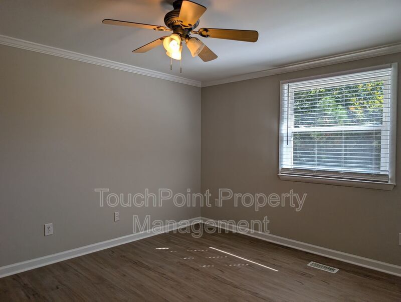 Cozy 2 story, 5 bedroom, 3.5 bathroom home located in Shadow Lakes! property image