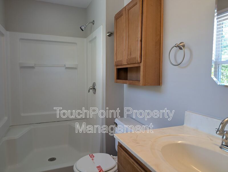 Cozy 2 story, 5 bedroom, 3.5 bathroom home located in Shadow Lakes! property image