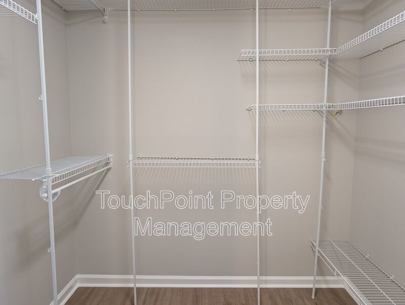 Cozy 2 story, 5 bedroom, 3.5 bathroom home located in Shadow Lakes! property image