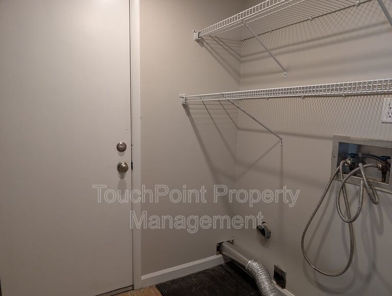 Cozy 2 story, 5 bedroom, 3.5 bathroom home located in Shadow Lakes! property image