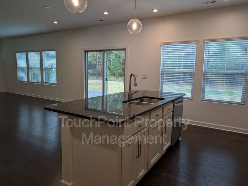 Gorgeous 4 beds, 2.5 bath home located in Haywick Meadows! property image