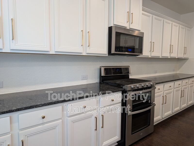 Gorgeous 4 beds, 2.5 bath home located in Haywick Meadows! property image