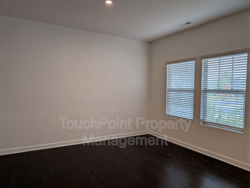 Gorgeous 4 beds, 2.5 bath home located in Haywick Meadows! property image