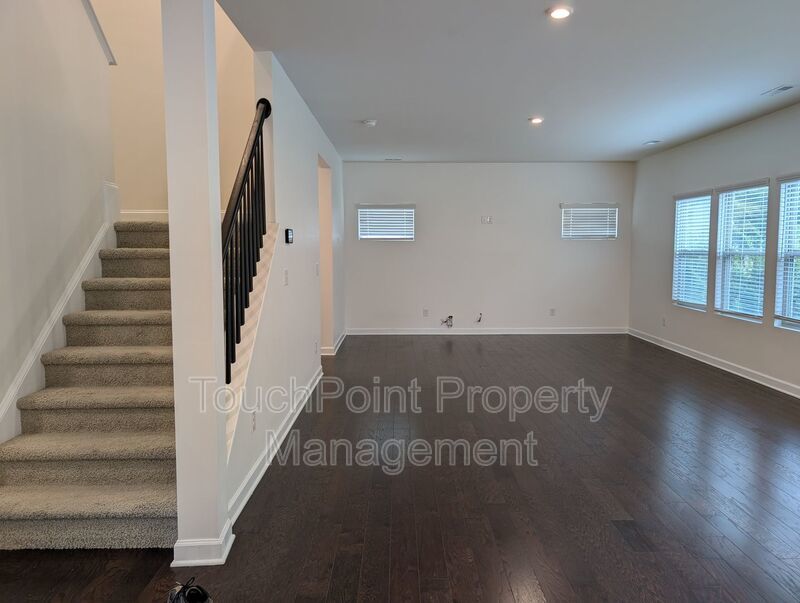 Gorgeous 4 beds, 2.5 bath home located in Haywick Meadows! property image