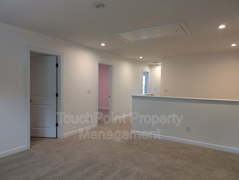 Gorgeous 4 beds, 2.5 bath home located in Haywick Meadows! property image