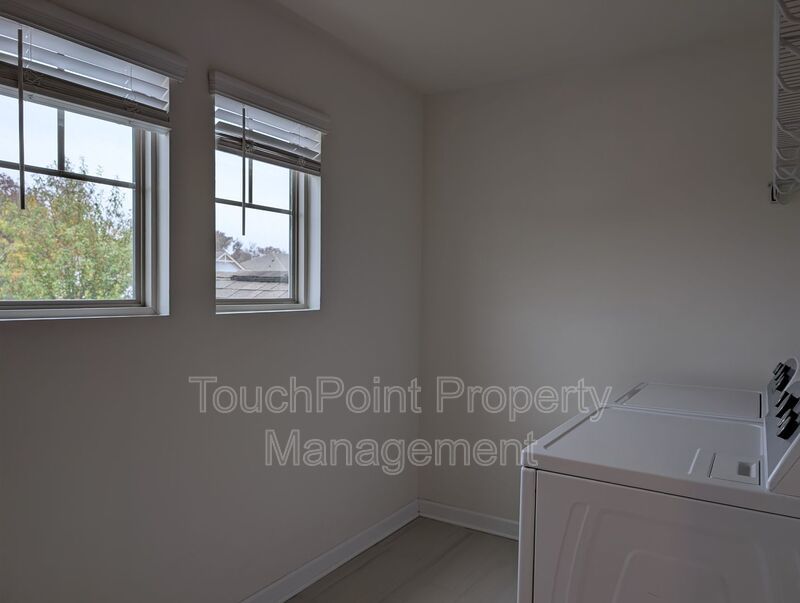 Gorgeous 4 beds, 2.5 bath home located in Haywick Meadows! property image