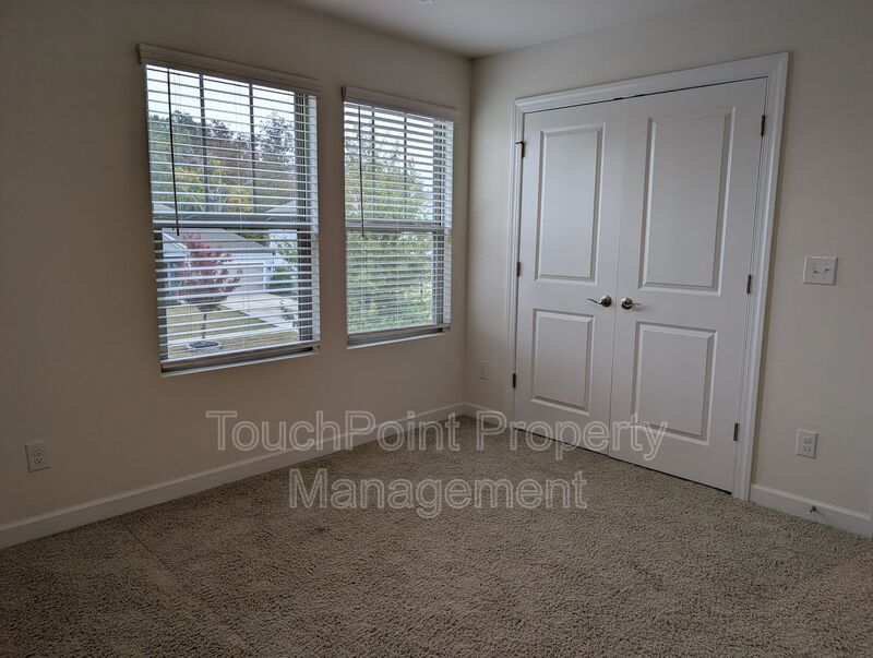 Gorgeous 4 beds, 2.5 bath home located in Haywick Meadows! property image