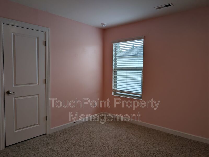 Gorgeous 4 beds, 2.5 bath home located in Haywick Meadows! property image