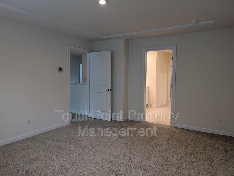 Gorgeous 4 beds, 2.5 bath home located in Haywick Meadows! property image