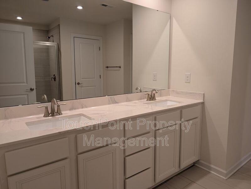 Gorgeous 4 beds, 2.5 bath home located in Haywick Meadows! property image