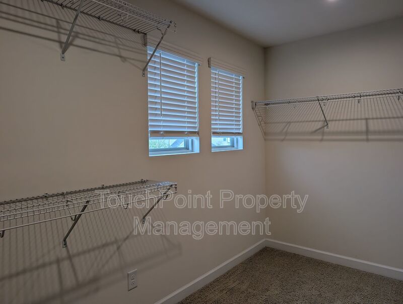 Gorgeous 4 beds, 2.5 bath home located in Haywick Meadows! property image