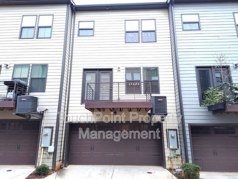 Pristine, 4 bed, 3.5 bath Townhome Located in the Kee Court Community! property image