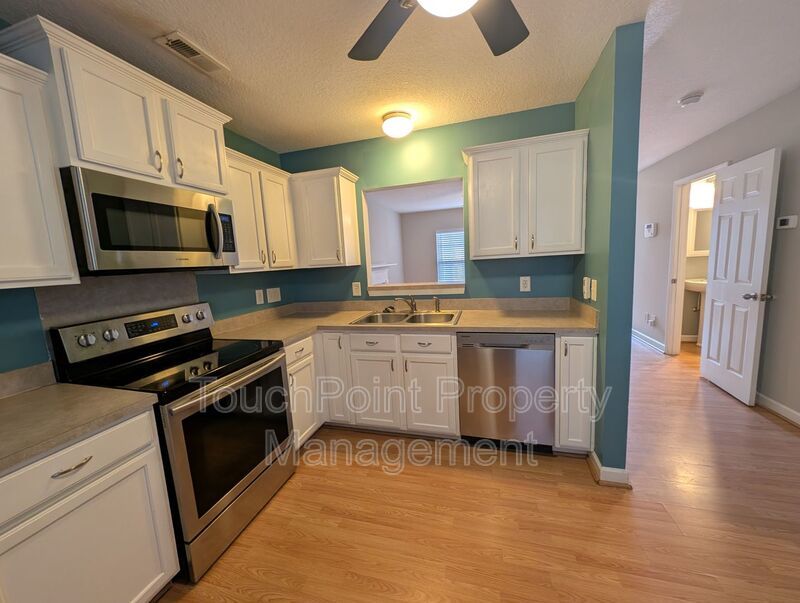 Beautiful 3 bedroom, 2.5 bath home located in the Brighton Community! property image