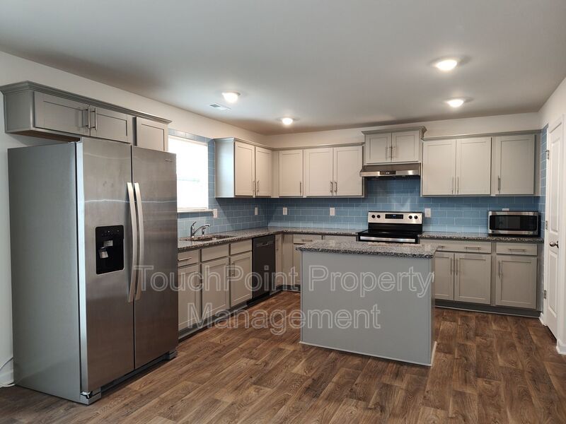 Pristine, 3 bedroom, 2.5 bathroom home located in the Stewart Creek States Subdivision! property image