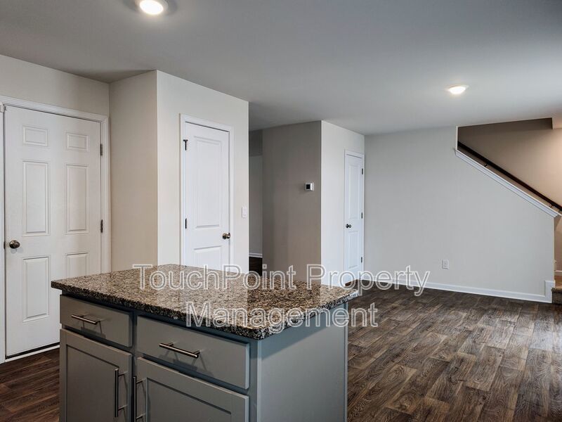 Pristine, 3 bedroom, 2.5 bathroom home located in the Stewart Creek States Subdivision! property image