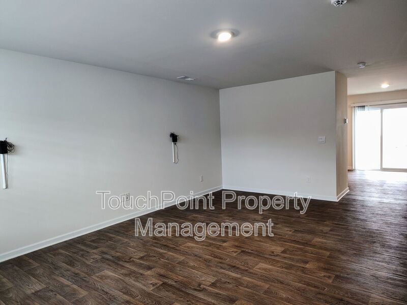 Pristine, 3 bedroom, 2.5 bathroom home located in the Stewart Creek States Subdivision! property image