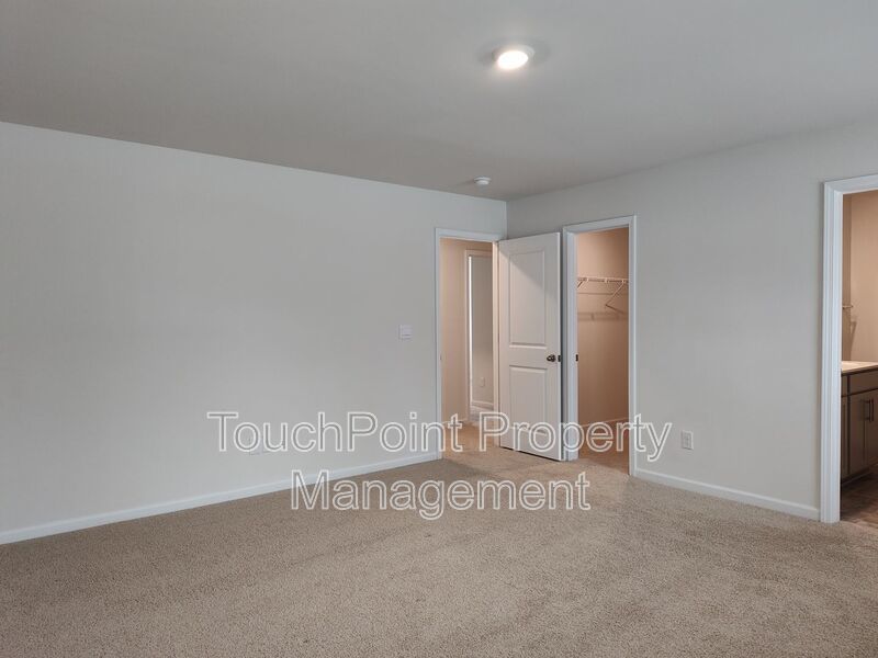 Pristine, 3 bedroom, 2.5 bathroom home located in the Stewart Creek States Subdivision! property image