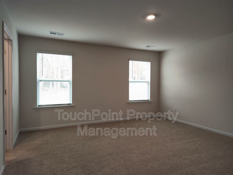 Pristine, 3 bedroom, 2.5 bathroom home located in the Stewart Creek States Subdivision! property image