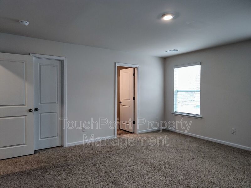 Pristine, 3 bedroom, 2.5 bathroom home located in the Stewart Creek States Subdivision! property image