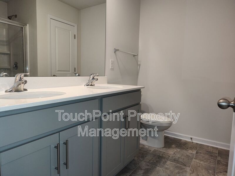 Pristine, 3 bedroom, 2.5 bathroom home located in the Stewart Creek States Subdivision! property image