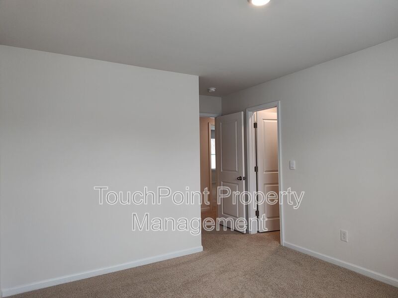 Pristine, 3 bedroom, 2.5 bathroom home located in the Stewart Creek States Subdivision! property image