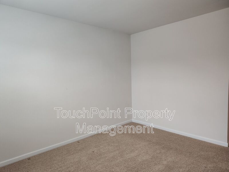 Pristine, 3 bedroom, 2.5 bathroom home located in the Stewart Creek States Subdivision! property image