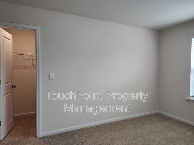 Pristine, 3 bedroom, 2.5 bathroom home located in the Stewart Creek States Subdivision! property image