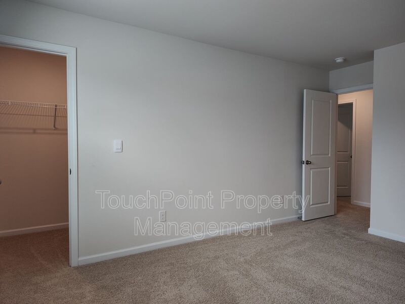 Pristine, 3 bedroom, 2.5 bathroom home located in the Stewart Creek States Subdivision! property image