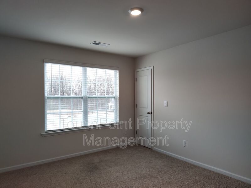 Pristine, 3 bedroom, 2.5 bathroom home located in the Stewart Creek States Subdivision! property image