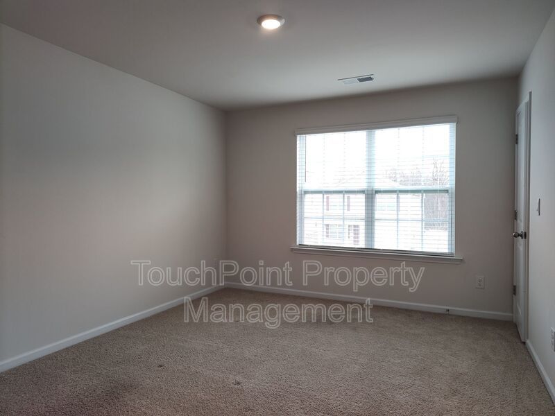 Pristine, 3 bedroom, 2.5 bathroom home located in the Stewart Creek States Subdivision! property image