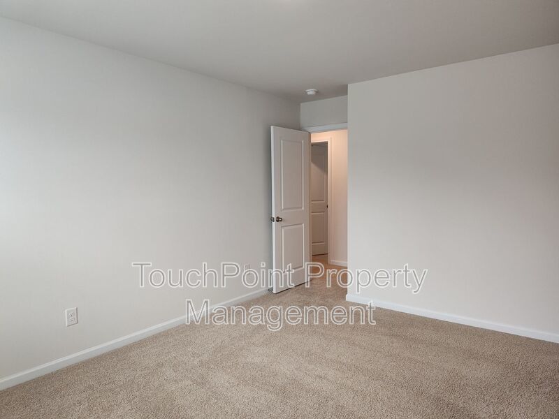 Pristine, 3 bedroom, 2.5 bathroom home located in the Stewart Creek States Subdivision! property image